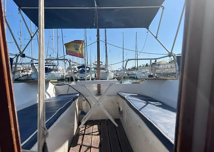 Velero En El Corazon De El Puerto