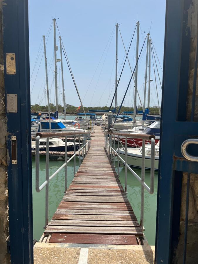 Velero En El Corazon De El Puerto Botel