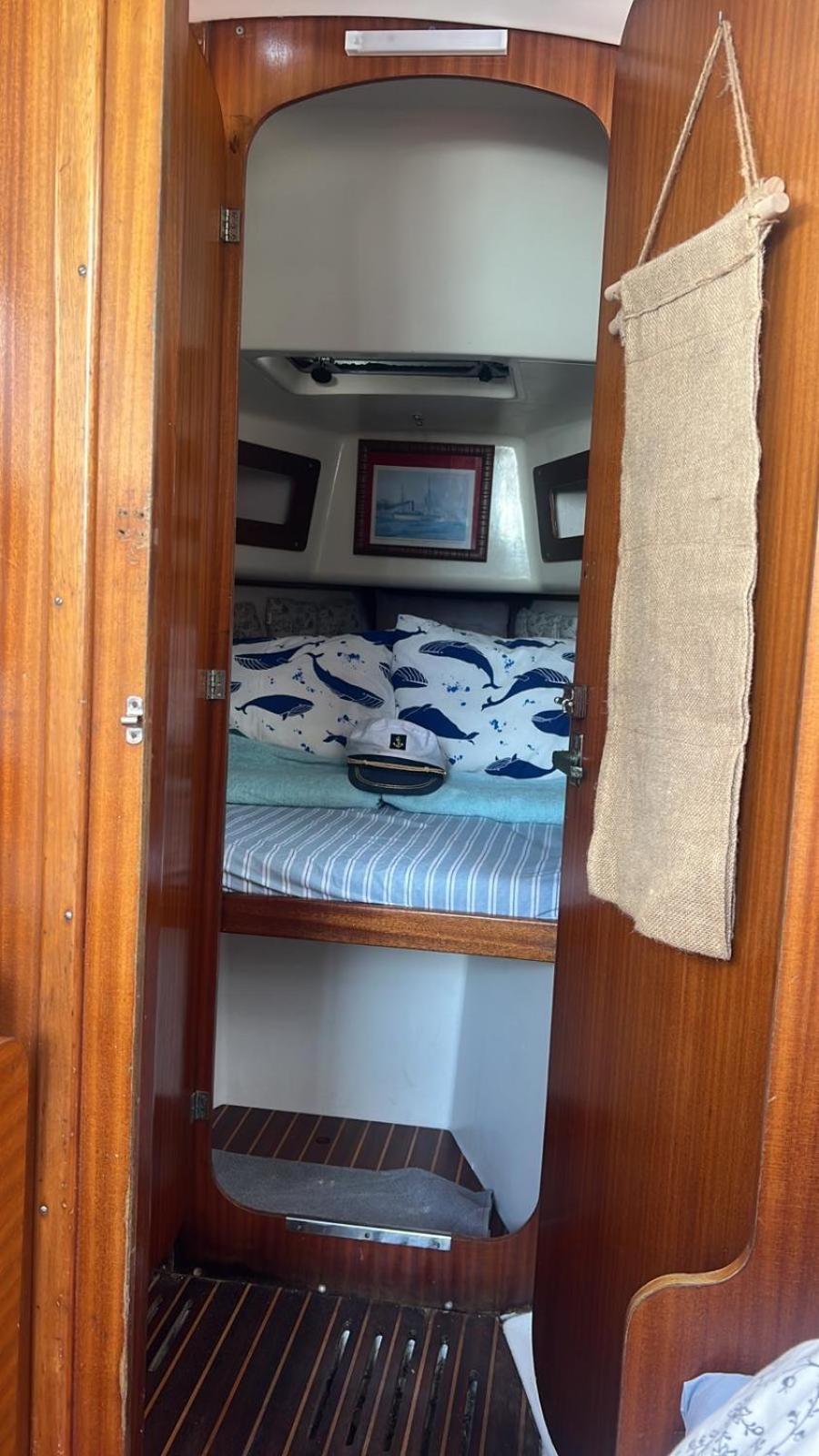 Botel Velero En El Corazon De